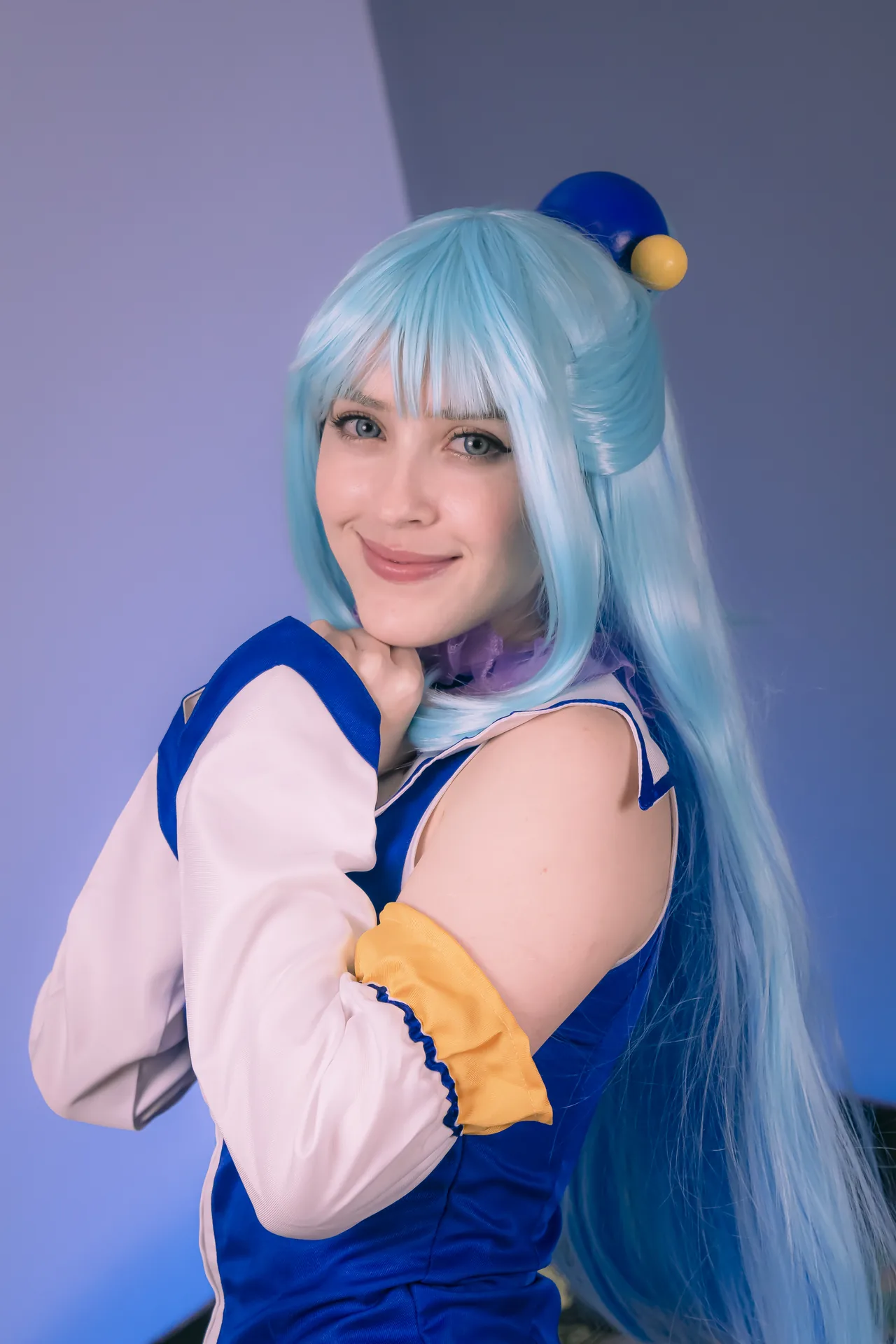 stelarhoshi aqua konosuba cosplay portrait, blue wig and gem brooch